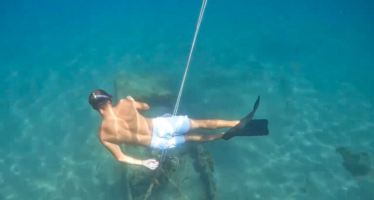 Lu Sea Tour 18 Snorkel en los restos de un sufragio del siglo XIX