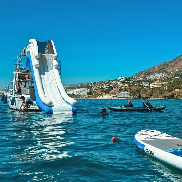 Toboganes XXL 19 Barco con Tobogan y Actividades Acuáticas Costa del Sol