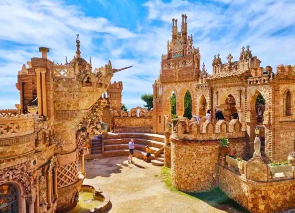 Castillo Colomares Interior