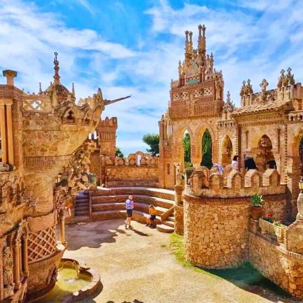 Castillo Colomares Interior