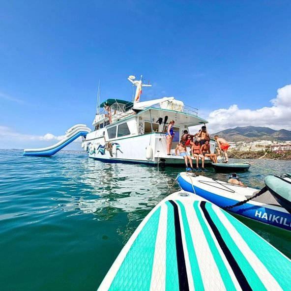Toboganes XXL 15 Paseo en Barco con Toboganes, Snorkel y Delfines
