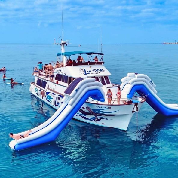 Toboganes XXL 12 Paseo en Barco con Toboganes XXL en Málaga
